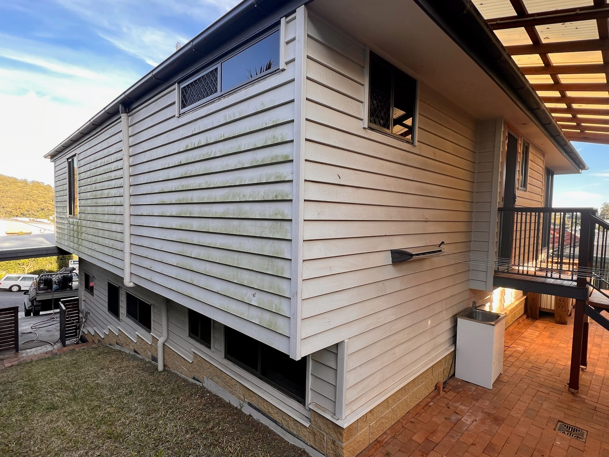 Mount Gravatt East House wash Before