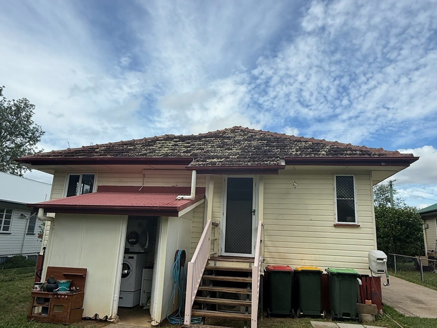 Mount Gravatt East House wash Before